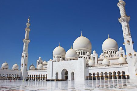 2-Day Abu Dhabi City Tour and Desert Safari with BBQ Dinner