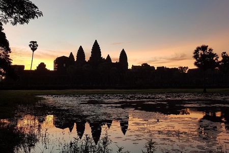 Angkor Wat Sunrise & Small Circuit Tour