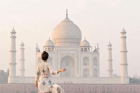 Private Taj Mahal Agra Day Tour from Gurgaon/Gurugram
