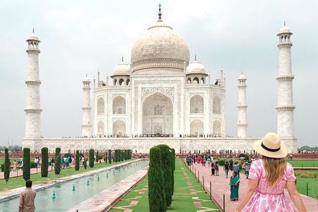 Luxury Taj Mahal Tour from Delhi: Same Day Agra Trip by Luxury Car