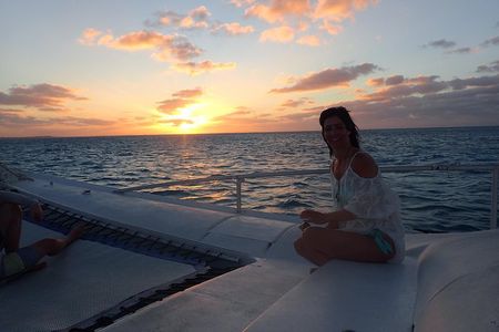 2 Hour Champagne Sunset Cruise from Grace Bay, Providenciales (Adult Only)