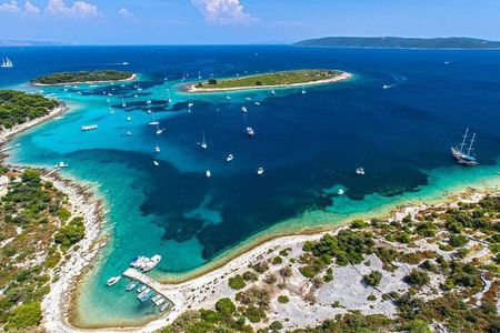 Private Blue Lagoon and 3 islands Tour from Trogir and Split