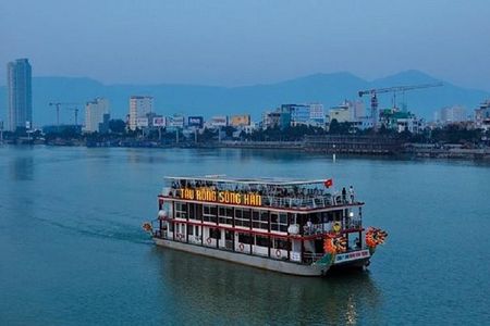 Da Nang Night Foodie Tour City and Han River Cruise By Private