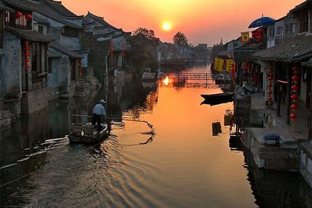 Private Fengjing and Xitang Water Town Sunset Boating Tour with Dinner from Shanghai