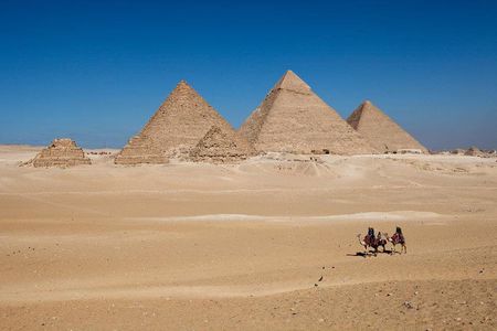 Giza Pyramids, Sphinx and Egyptian Museum tour