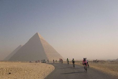 Layover tour to Giza Pyramids & Egyptian museum