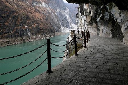 Private Lijiang Day Trip to Upper Tiger Leaping Gorge and Black Dragon Pool