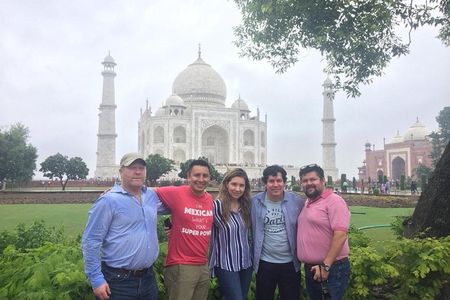 Sunrise Taj Mahal Tour With Agra Fort and Mehtab Bagh