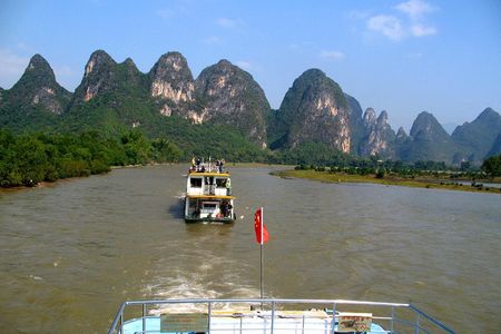 Li River Cruise and Yangshuo Private Day Tour from Guilin