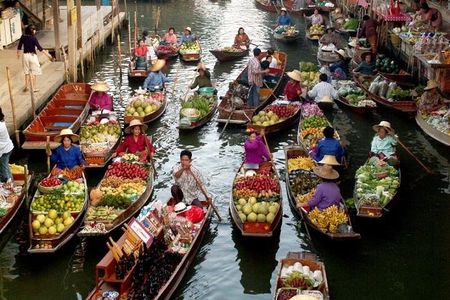 Floating Market Damnoen Saduak and Meklong Railway Market: Half Day Tour