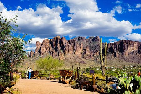Apache Trail Day Tour with Dolly Steamboat