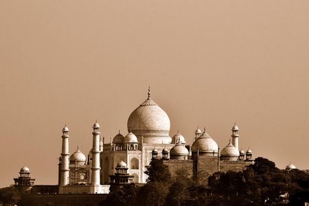 Same Day Taj Mahal and Agra Tour by Fastest Train from Delhi