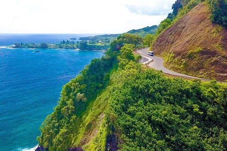 Maui: Famous Road to Hana Waterfalls and Lunch by Mercedes Van