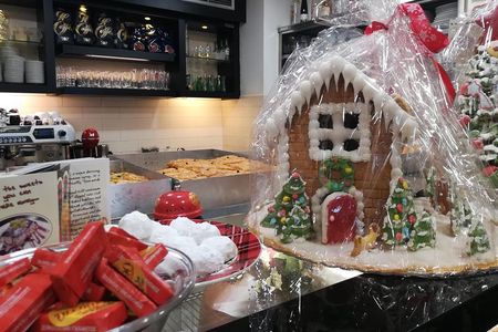 Christmas food and walking tour in Athens