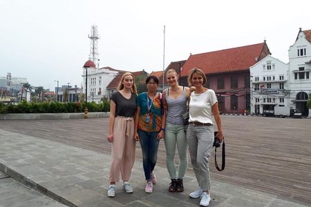 Jakarta Private Tour with local Guide & Lunch