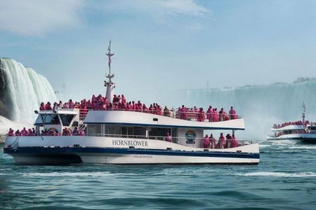 Day-Trip from Toronto to Niagara Falls with skip-the-line boat