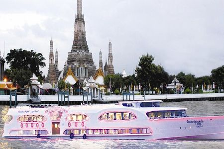 Grand Pearl Dinner Cruise: Dining & Live Performances