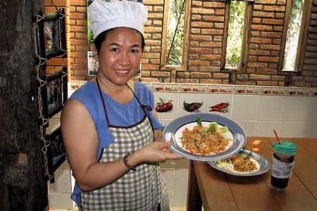 Baan Hongnual: Authentic Thai Cooking & Market Experience