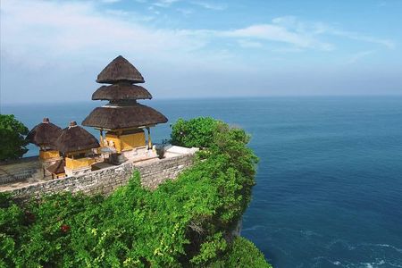 Bali's Spiritual Pillars - Uluwatu Temple and Kecak Dance Tour