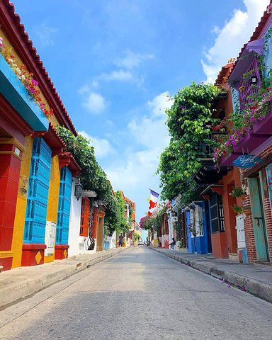 Half-Day Tour of Cartagena by Air-Conditioned Vehicles