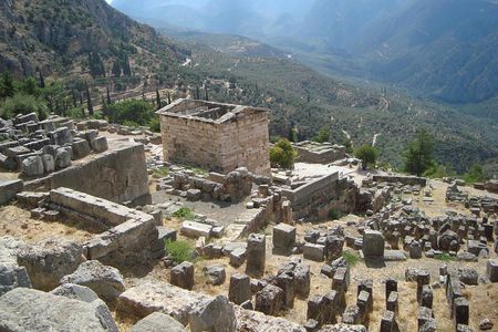Delphi, Hosios Loukas Monastery full day private tour from Athens