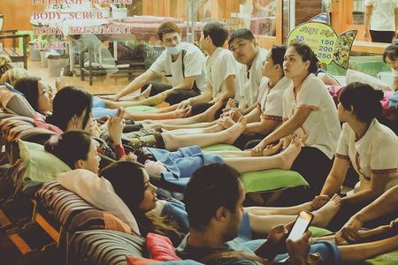 Experience Bangkok at Night with Streetfood Dinner & Foot Massage