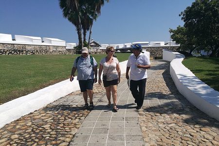  San Diego Fortress Explorer 6-Hour Highlights Walking & Van Tour
