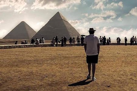 Private Day Tour to Giza Pyramids, Egyptian Museum And Khan el Khalili Bazaar