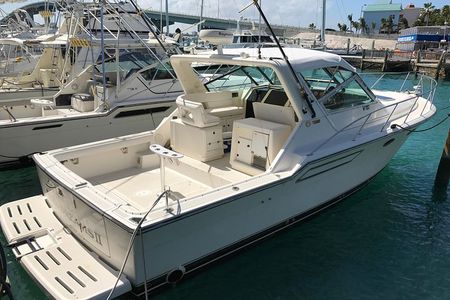 38ft Reel Dreams Private Charter in Nassau