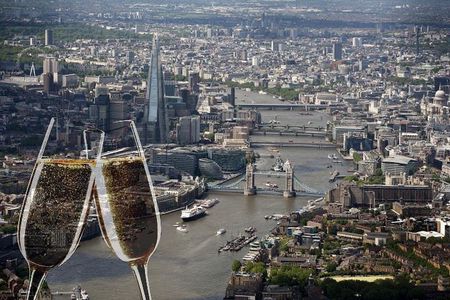 35 minute London Sightseeing Flight for 2 with Champagne