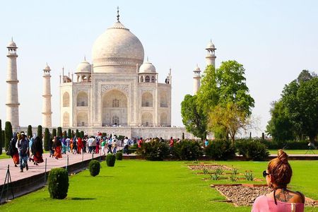 Taj Mahal Tour by Gatimaan Train/Rail All Inclusive