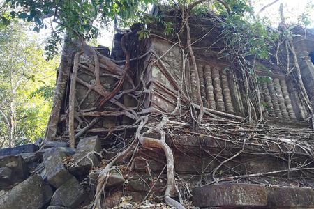 Beng Mealea & Floating Village - Kampong Phluk Tour