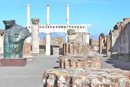 Small Group Guided Walking Tour of Ancient Pompeii Highlights