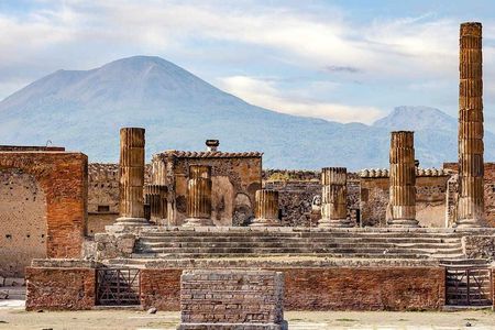 Exclusive 2h Private Pompeii Tour with Tickets & Transfer