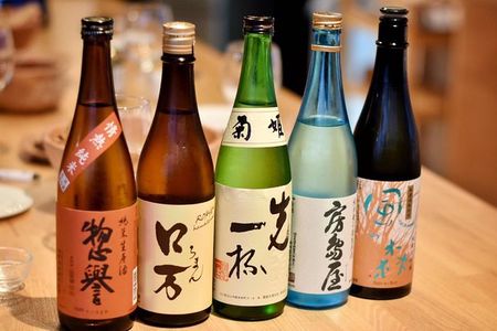 Sake Tasting Masterclass in Shinjuku (8+ Varieties with a Pro)