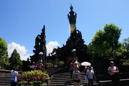 Bali Car-Charter: Half Day Denpasar City Tour