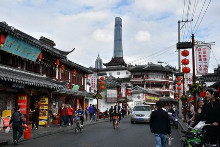 Explore Shanghai Ancient Downtown with Authentic Local Food