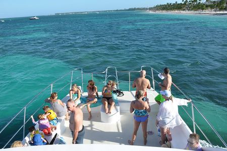 Punta Cana Combo Tour: Snorkeling, Catamaran Cruise & Parasailing