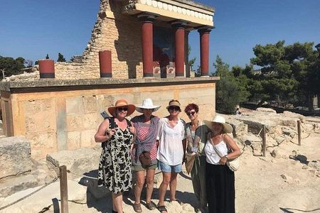 Hire a Licensed Tour Guide for Knossos palace (Private Tour)