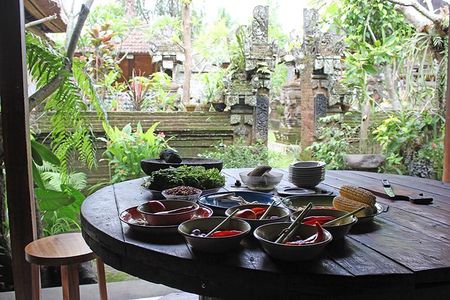 PRIVATE Balinese Cooking Class in Ubud with Dewa with Transfers