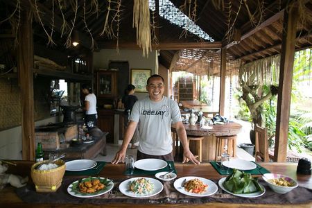 PRIVATE Balinese Cooking Class in Ubud with Dewa with Transfers