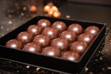 Molded Bonbons Chocolate making class in Paris (collective)