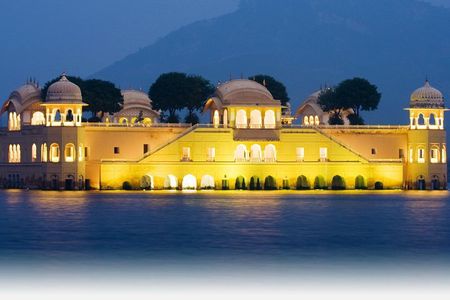 2-Day Private Tour to Jai Mandir and Jaipur from Delhi by Train 