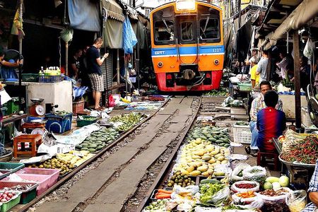 Maeklong Train Market & Damnoensaduak Floating Market Tour