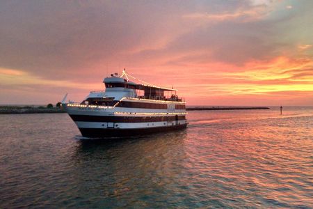 Clearwater Evening Yacht Cruise with Optional Dining 