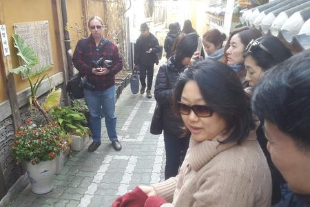 Traditional Seoul Gourmet Tour in Bukchon