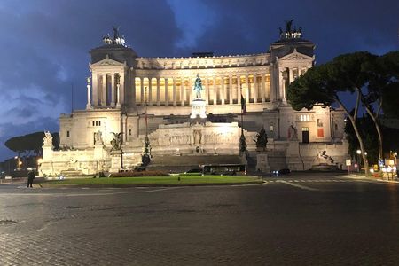 Amazing Sunrise private tour of Rome (2hrs)