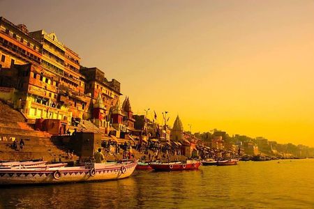 Essence of India with Varanasi with domestic flight