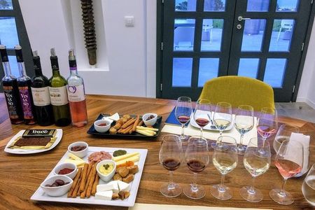 Private Santorini History and Wine Tasting 5-Hour Tour
