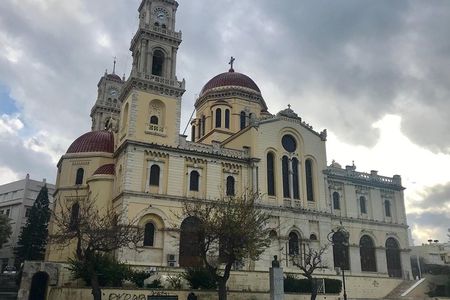Explore on Foot the Historical City of Heraklion (Small-Group)